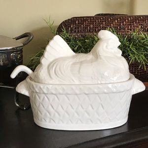 Hen on nest soup tureen with ladle